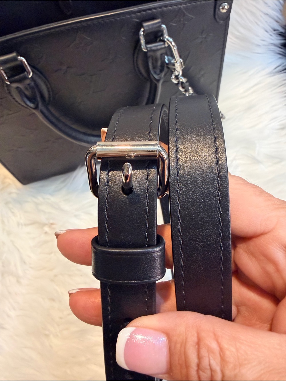 Louis Vuitton Black Leather Monogram Embossed On The Go PM with 2 straps - Picture 11 of 16